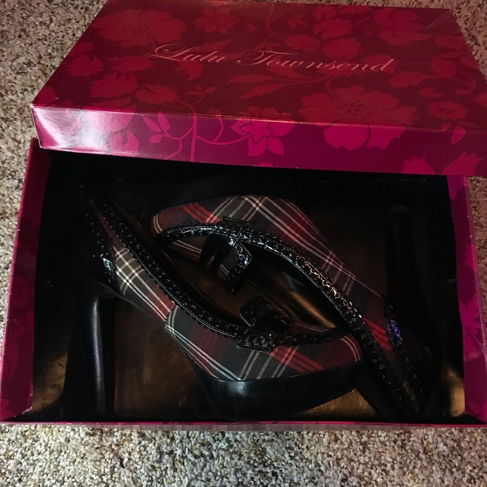 Brand new High heels 😁